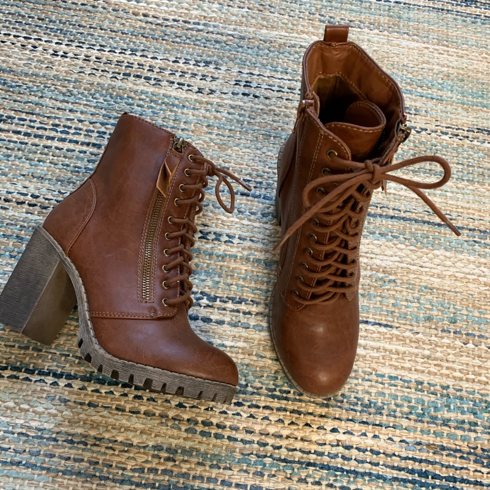 BROWN UTILITY HEELED BOOTIE